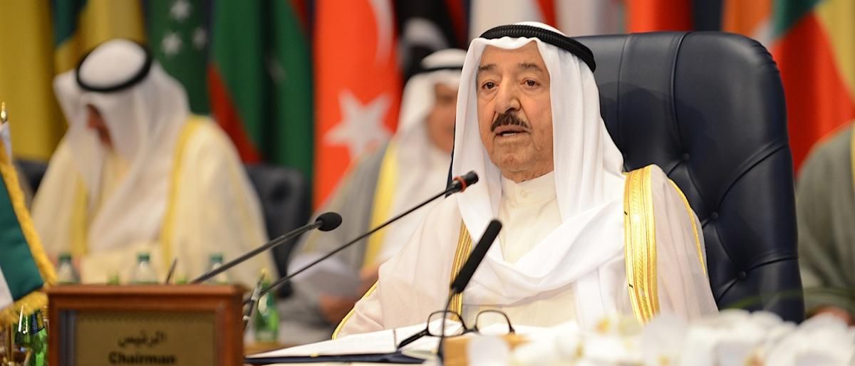 أمير الكويت يدعو لتقليل الاعتماد على النفط