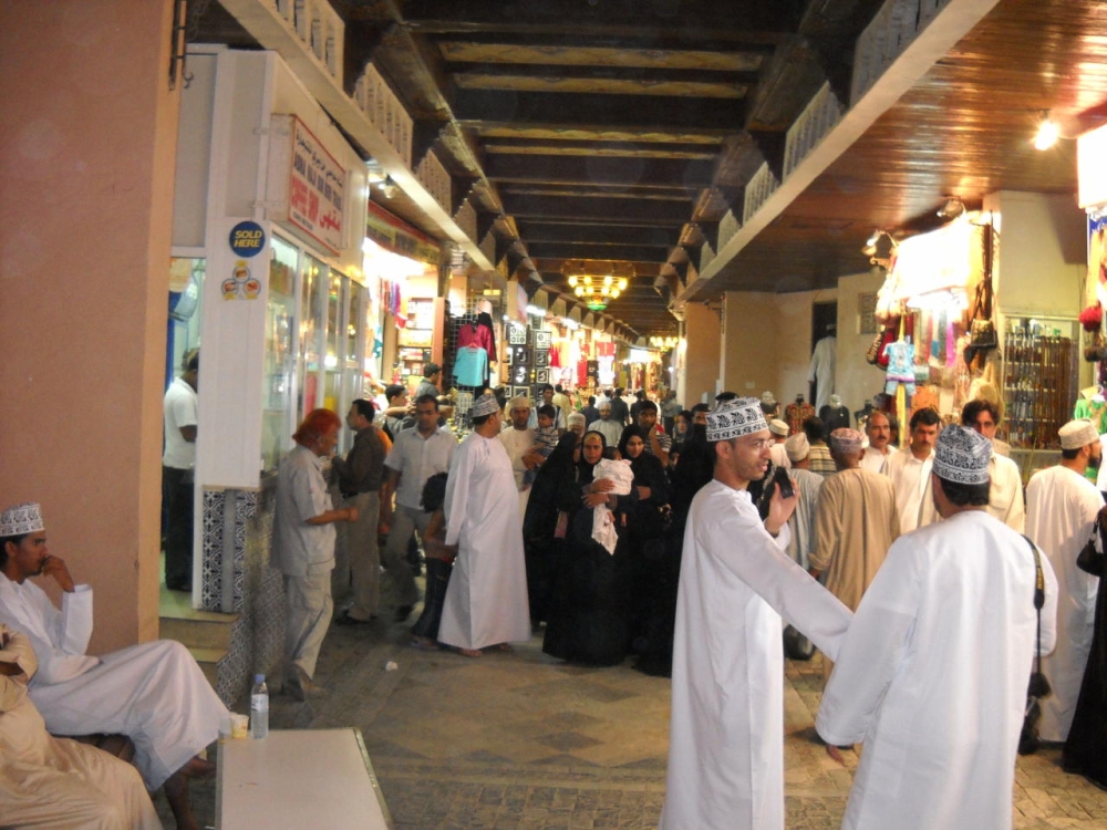 أكثر من 4 مليون نسمة عدد سكان السلطنة.. 59% منهم عمانيين