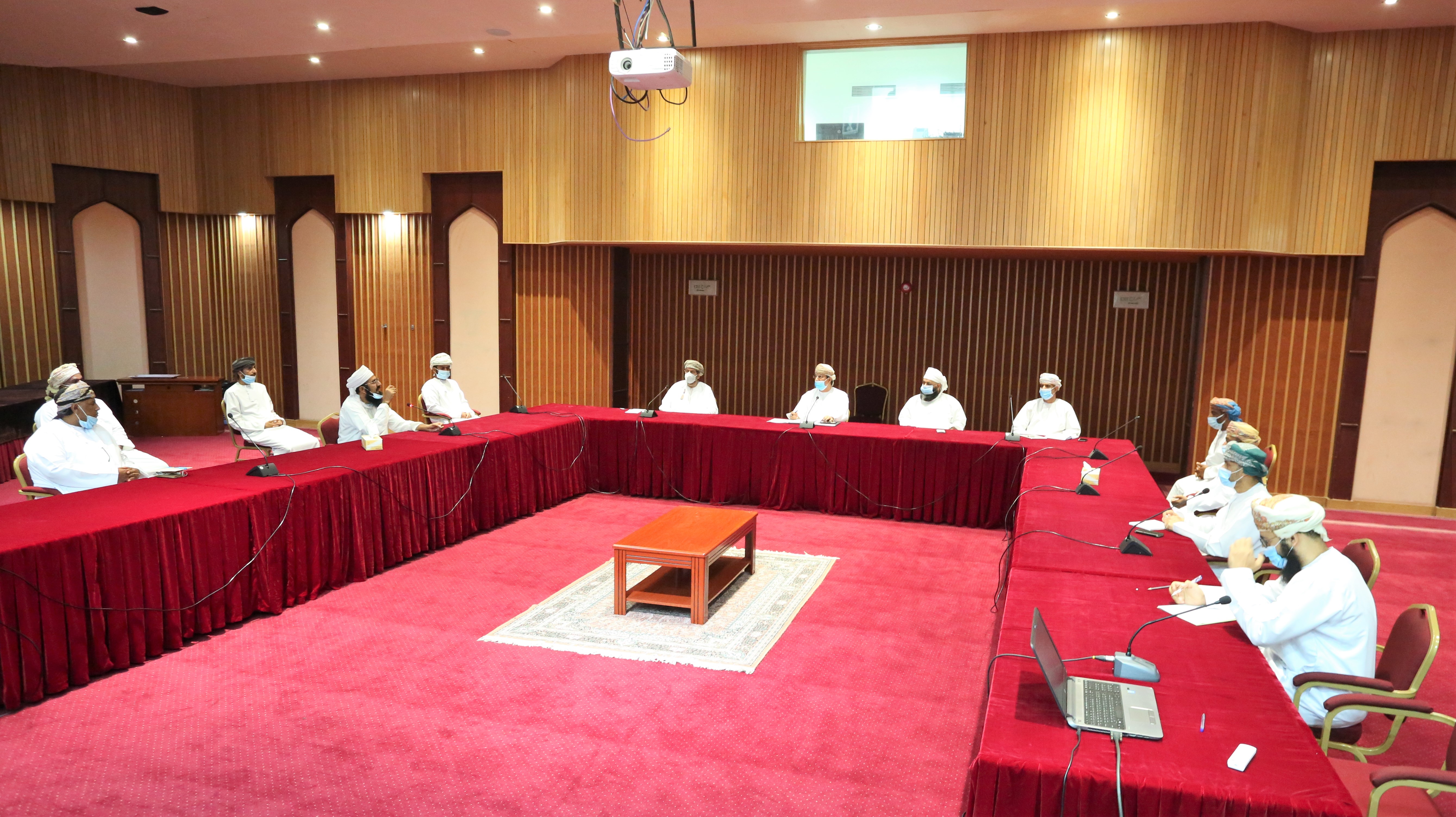 الزراعة" تناقش تحديات تجار ومسوقي الخضروات والفواكه العمانيين