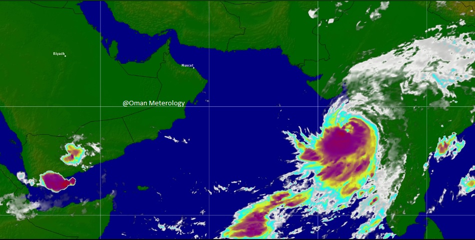 الأرصاد : بداية عبور العاصفة المدارية  "نيسارجا"  سواحل غرب الهند
