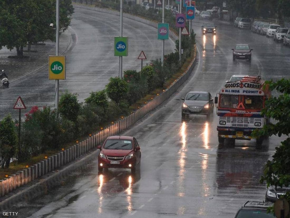 إعصار  يهدد "بؤرة كورونا" في الهند