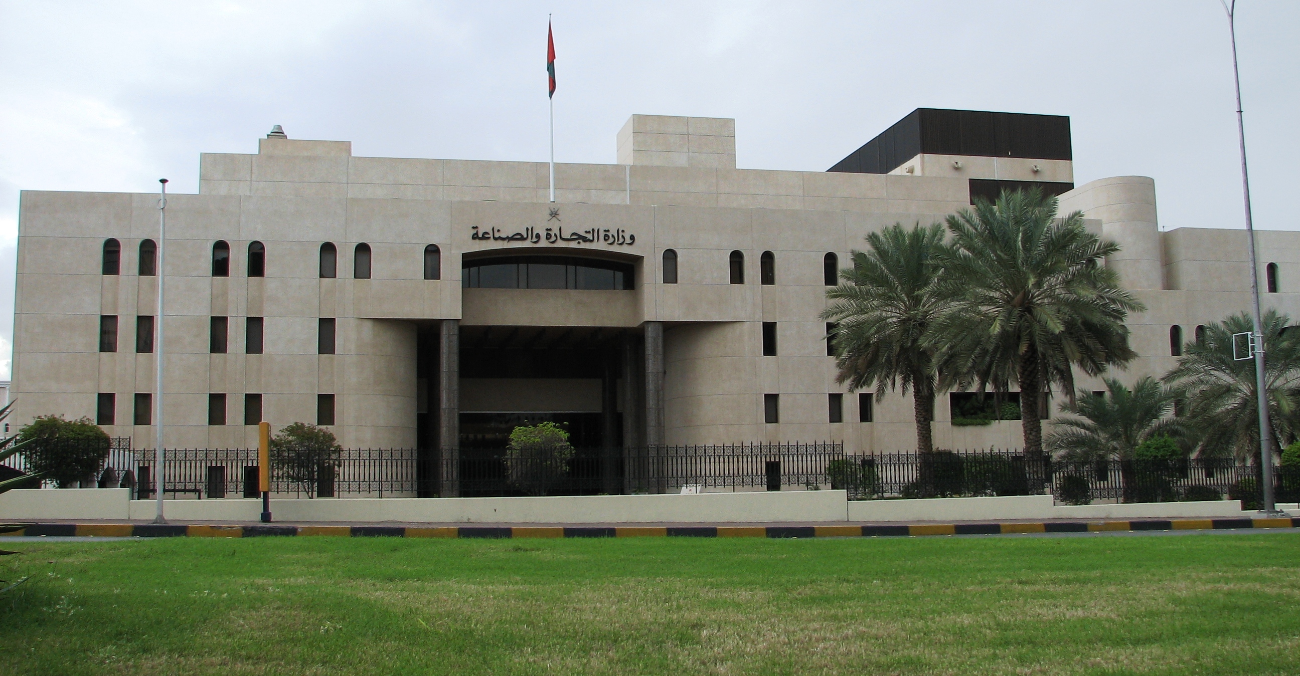 التجارة والصناعة تحول استقبال طلبات تجديد إقامة المستثمرين الأجانب إلكترونيا
