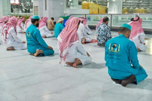 السعودية تسجل 1026 بلاغاً عن تجاوزات في صلاة الجماعة