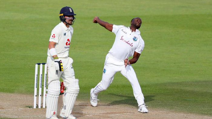 England stitch partnership to erase first innings deficit