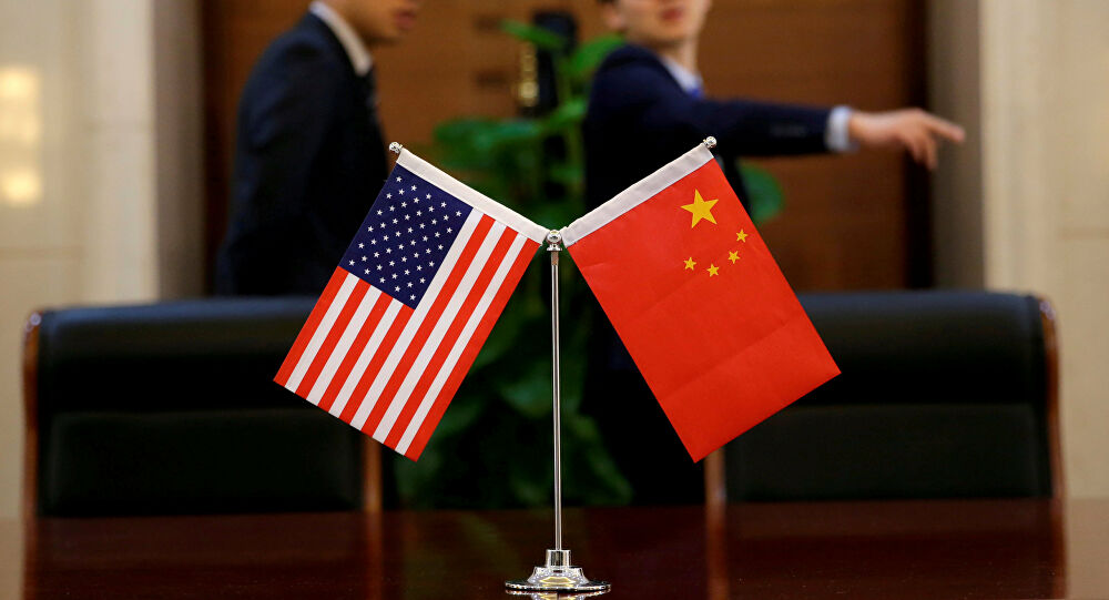 الصين تستدعي السفير الأمريكي احتجاجًا على عقوبات ترامب