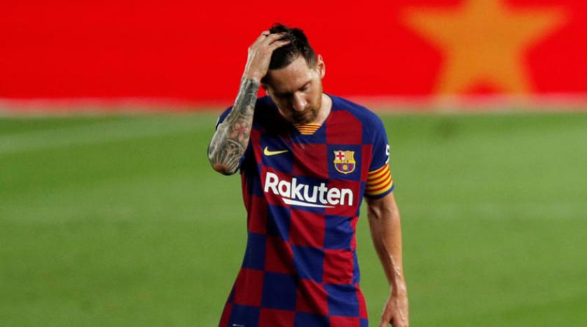 ميسي يستمع للاعبي برشلونة عن أسباب  خسارة لقب الليجا