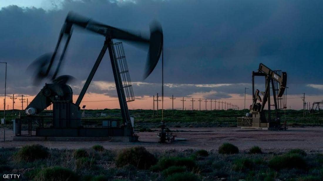 النفط يصعد بعد هبوط المخزونات الأميركية
