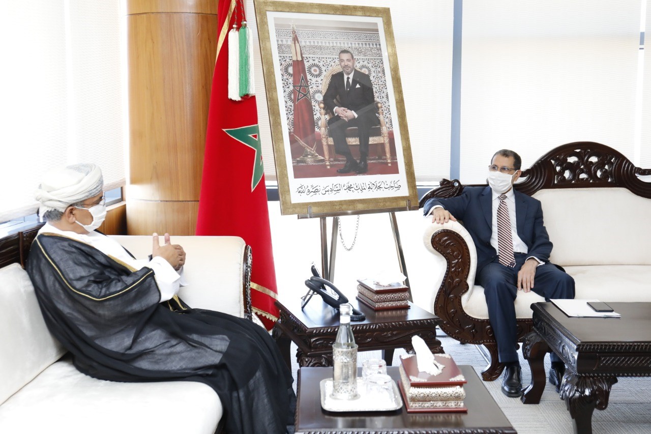 رئيس الحكومة المغربية يستقبل سفير السلطنة
