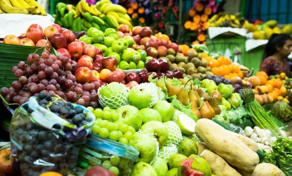 فتح سوق الموالح للخضروات والفواكه خلال الفترة الصباحية