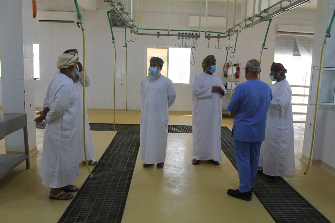 مدير عام البلديات بجنوب الباطنة يزور العوابي