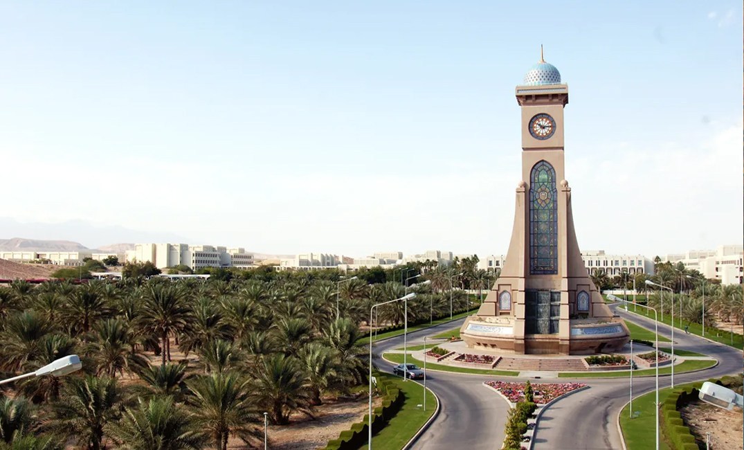 تأثير التعليم عن بعد على مستوى الطالب في جامعة السلطان قابوس
