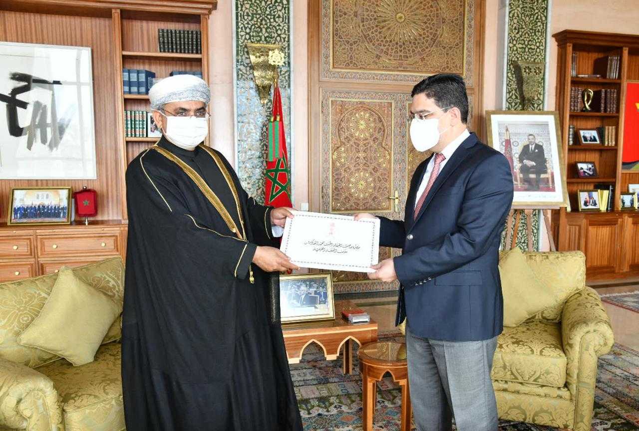 سفير السلطنة لدى المغرب يقدم أوراق اعتماده