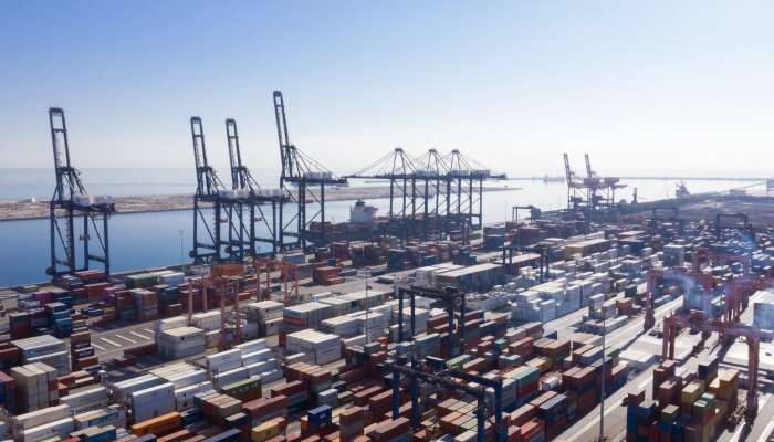 زيادة حجم البضائع المنقولة بميناء صحار في الربع الثاني من العام الجاري