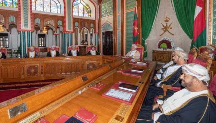 أعضاء مجلس الوزراء مسؤولون عن تنفيذ السياسات العامة للدولة وهذه مهام المجلس