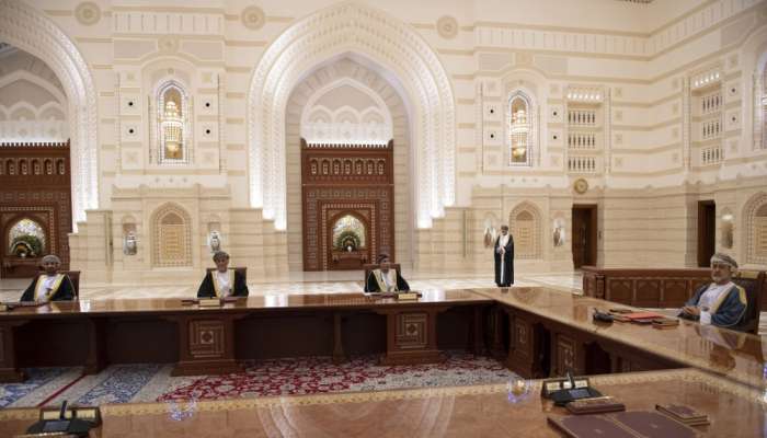 جلالة السلطان يؤكد على ثبات السياسة الخارجية العمانية