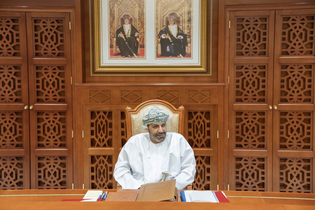 وزير الداخلية يُثمن عناية جلالة السلطان لجهود لجنة متابعة تطورات كورونا
