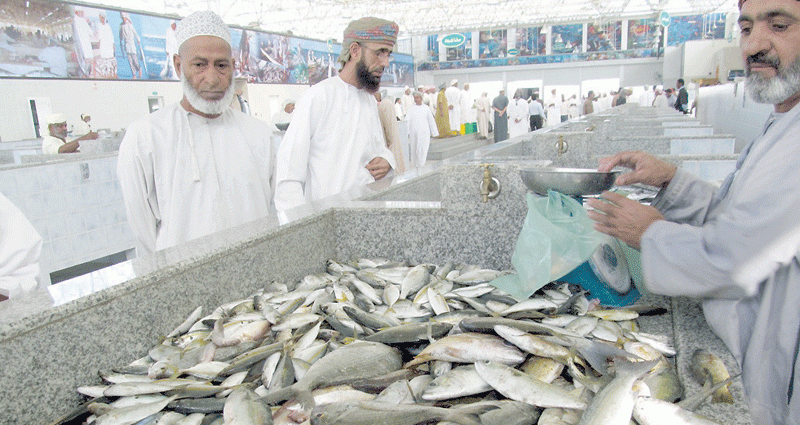 إعادة فتح الأسواق السمكية في جميع محافظات السلطنة