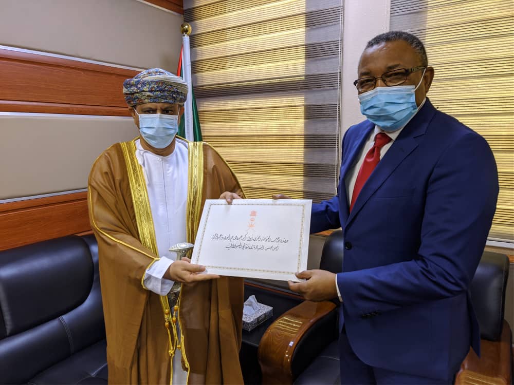 سفير السلطنة المعين لدى السودان يقدم أوراق اعتماده