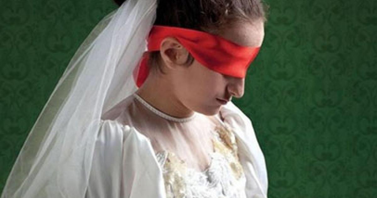 الآثار السلبية لزواج من هم دون الـ 18عامًا.. ورأي المشرّع العُماني فيه