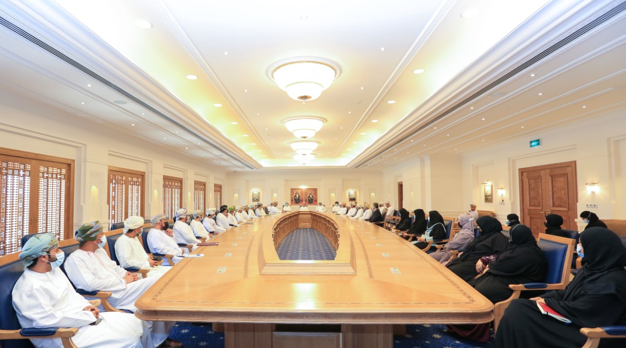 Ministry of Labour discusses more jobs for Omanis in private health establishments