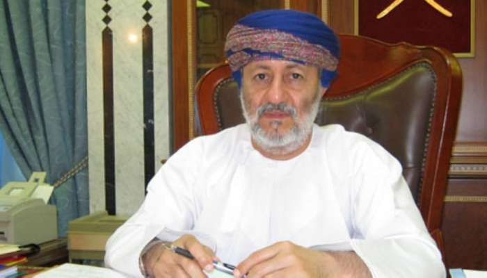 محافظ ظفار يصدر قرارا بتشكيل فريق عمل للتعامل مع نبتة البارثينيوم