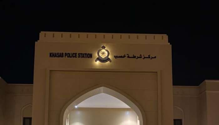 قيادة شرطة مسندم تتخذ الإجراءات القانونية بحق سائق فحط واستعرض بمركبته