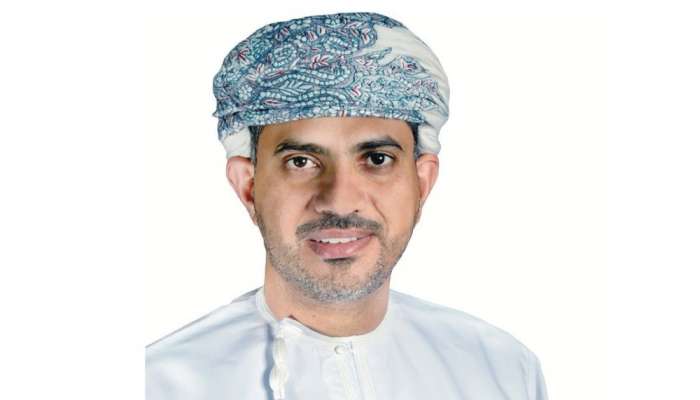 رئيس "هيئة تنظيم الاتصالات" يطلع على خطط الشركة العمانية للاتصالات