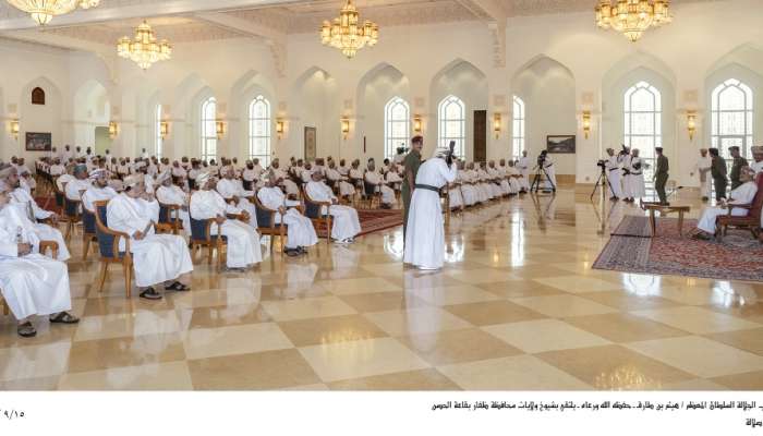 صور جديدة من "لقاء جلالة السلطان المعظم بشيوخ ظفار"