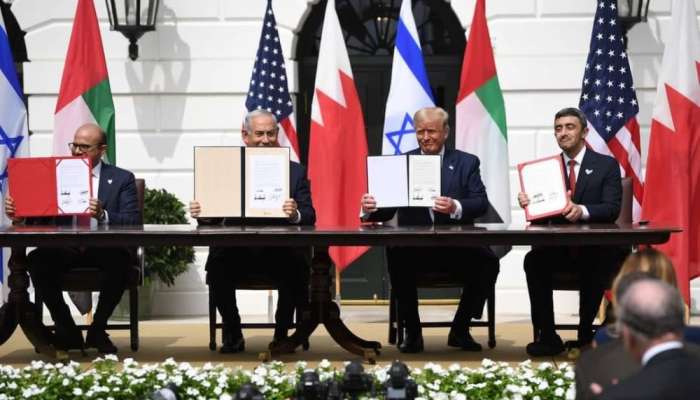 توقيع معاهدة سلام بين الإمارات وإسرائيل وعبدالله بن زايد يصفه بـ "إنجاز تاريخي"