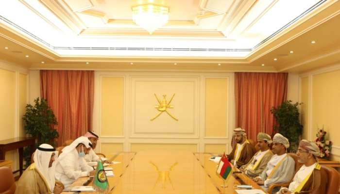 أمين عام وزارة المالية والأمين العام لمجلس التعاون يناقشان انخفاض أسعار النفط والوضع الاقتصادي والمالي الخليجي