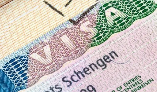 ترغب بالدخول إلى السلطنة..11 نوعاً للتأشيرات
