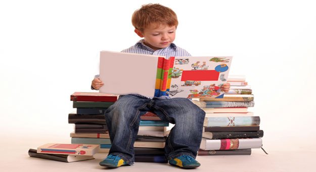 دراسة تؤكد أن كثرة الصور التفصيلية في كتب الأطفال تعيق فهمهم للنصوص