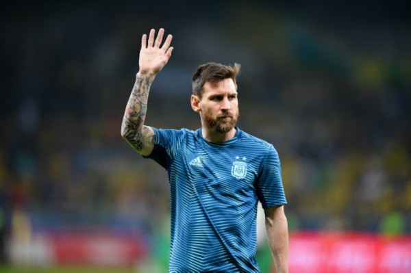 Messi decides to continue with Barcelona