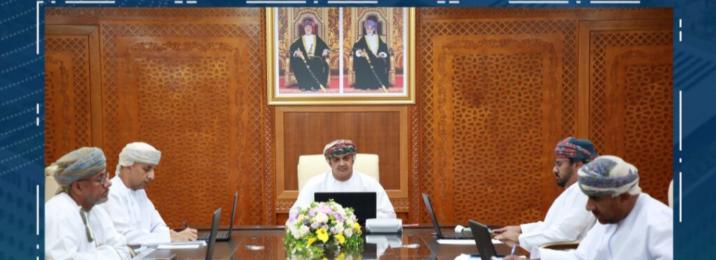 رئيس بلدية ظفار يترأس الاجتماع الأول  للتعامل مع نبتة "البارثينيوم"