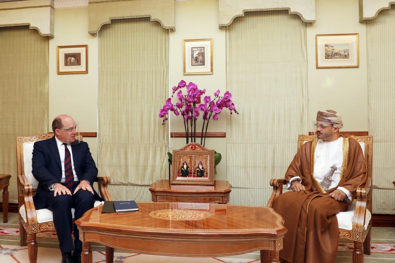 Oman’s Foreign Minister receives British Defence Secretary