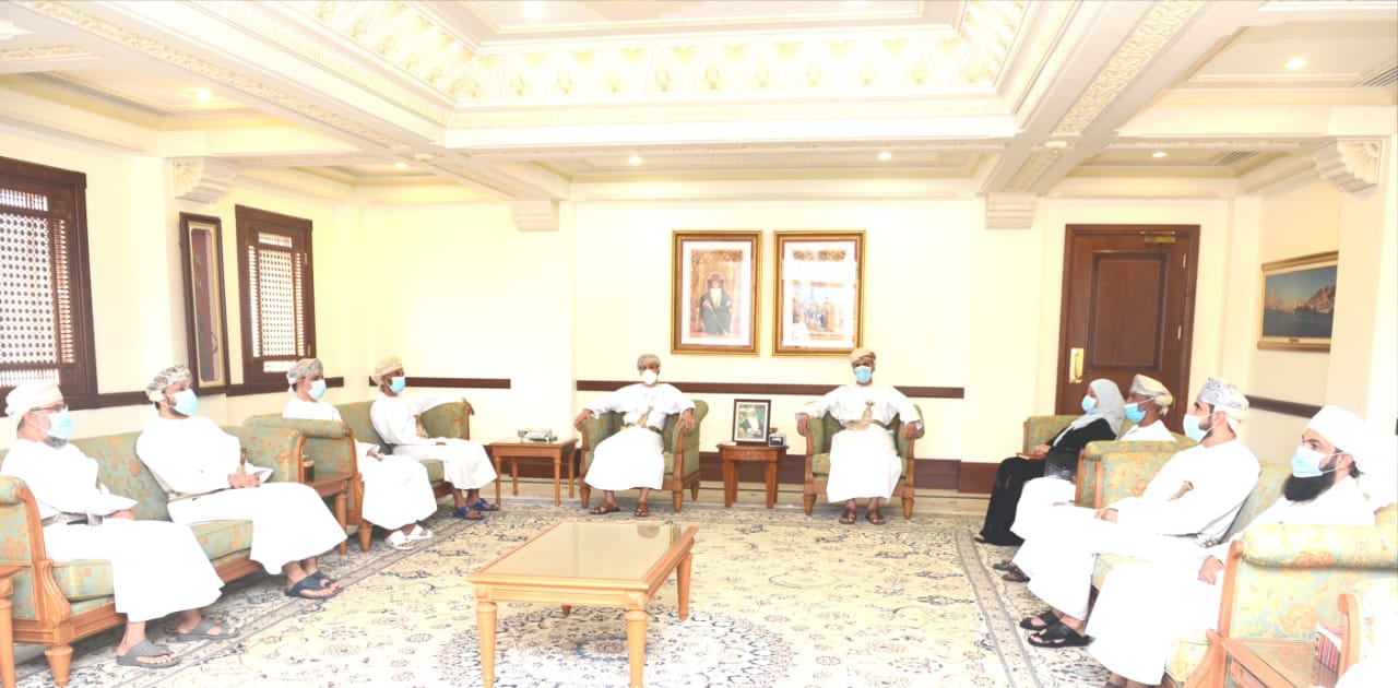 وزير الدولة ومحافظ مسقط يلتقي أعضاء مجلس الشورى بمسقط