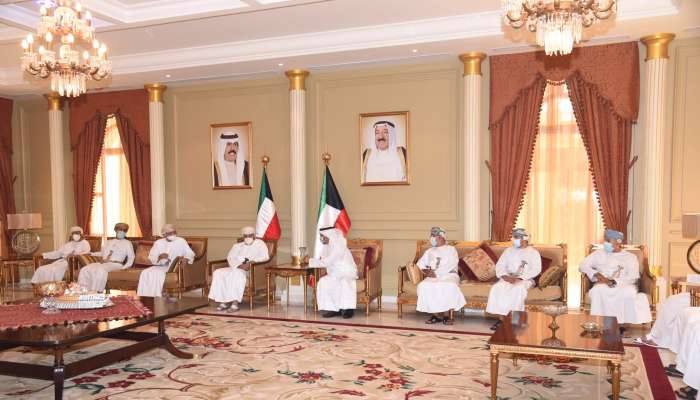 Oman ministers offer condolences at Kuwait Embassy