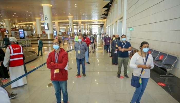 مطارات عمان: فحص درجات حرارة المسافرين قبل الدخول إلى المطار
