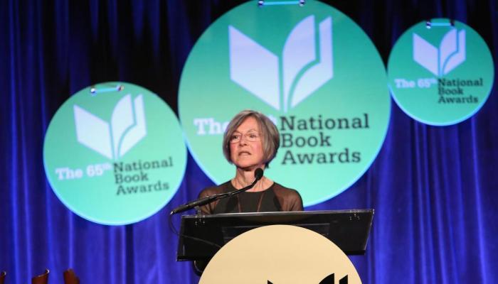 الشاعرة الأمريكية لويز جلوك تفوز بجائزة نوبل للأدب لعام 2020