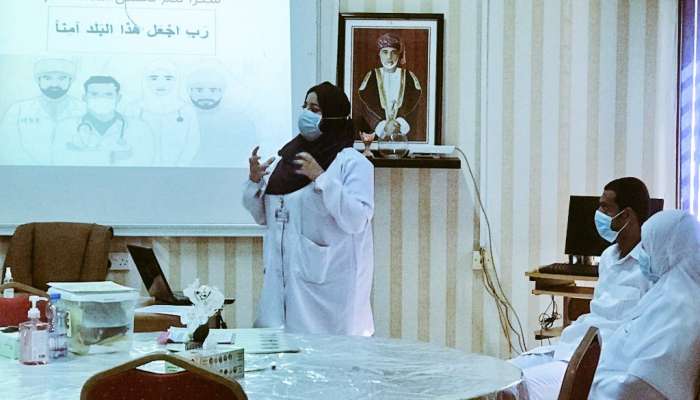 تدريب الكادر التدريسي لاستقبال الطلبة في مدرسة أمامة بنت أبي العاص