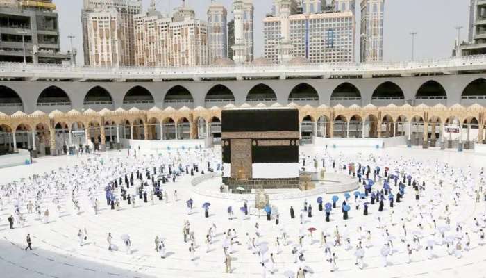 السعودية.. السماح بأداء الصلاة في المسجد الحرام