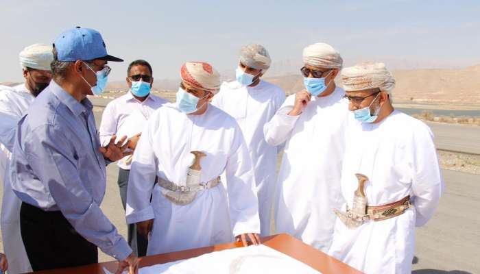 Minister of Transport inspects Sharqiyah Expressway project