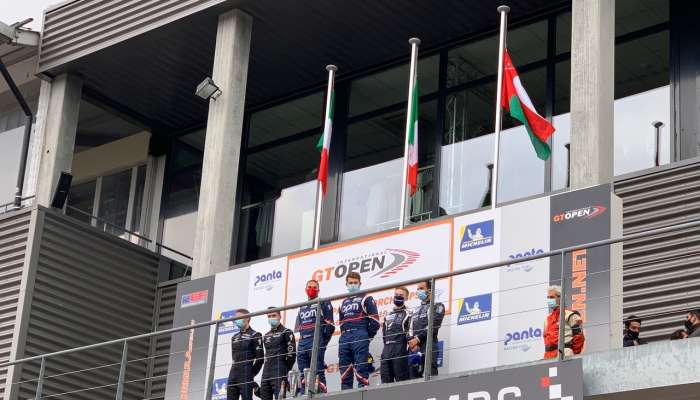 عمان لسباقات السيارات ثالثاً في السباق الأول لبطولة جي تي العالمية ببلجيكا والأول بالفئة