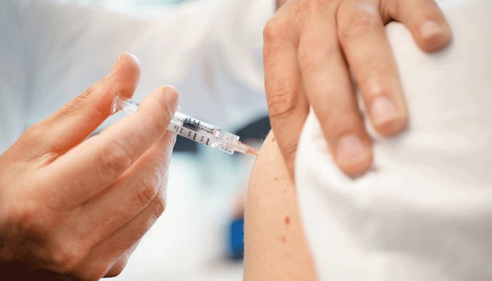 المسؤول عن تجارب لقاح "أكسفورد": الحظوظ ضئيلة في أن يكون اللقاح جاهزًا قبل نهاية العام