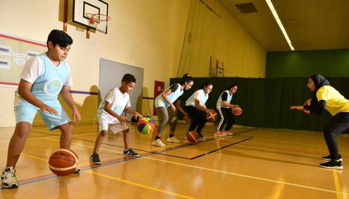 مواطنات عمانيات يؤسسن أكاديمية لتعليم كرة السلة