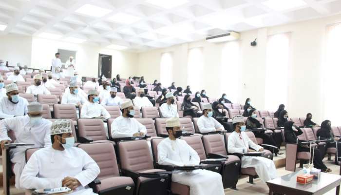 برنامج "خبرات" لتعزيز المهارات الوظيفية يستقبل المشاركين في محافظة الداخلية