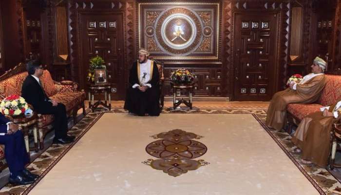 نيابة عن جلالة السلطان.. أسعد بن طارق يودع السفير البنجلاديشي