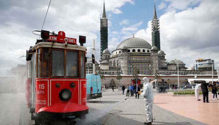 تركيا تفرض حظر التجول لكبار السن بسبب كورونا