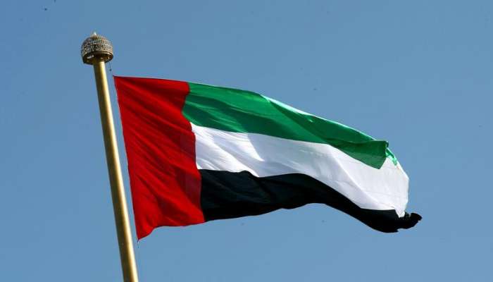 اعتباراً من 16 نوفمبر..الإمارات تتيح لمواطني السلطنة التنقل عبر المنافذ البرية وفق الإجراءات الاحترازية