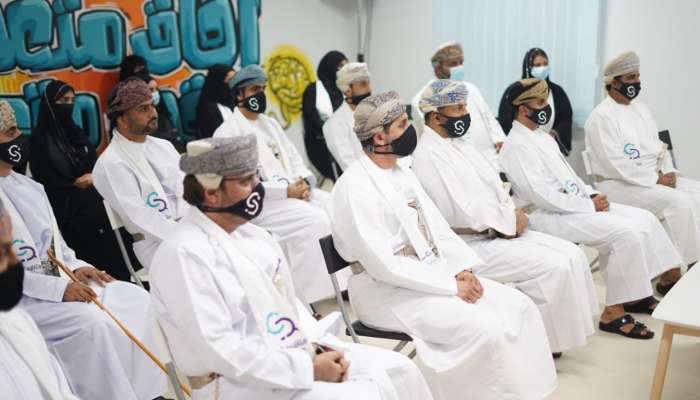 وكيل "الرياضة و الشباب" يفتتح مركز مناظرات عمان